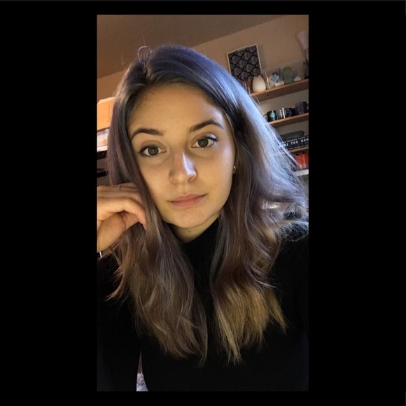 Meet your Posher, Alyssa - Picture 1 of 1